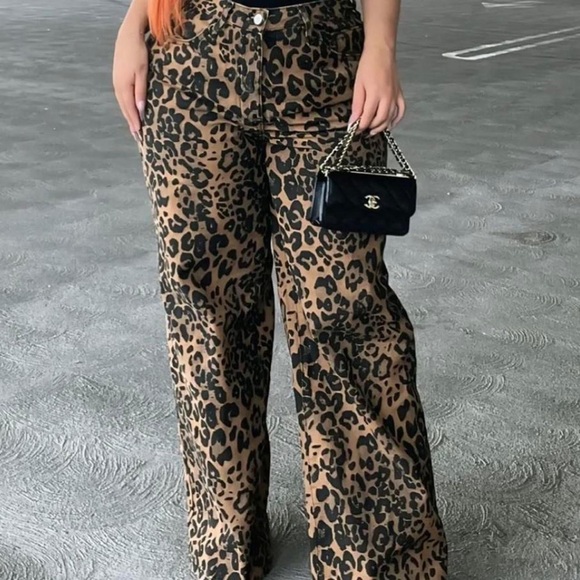 Fashion Nova Pants - Fashion Nova Animal Print Trousers 
Size 5